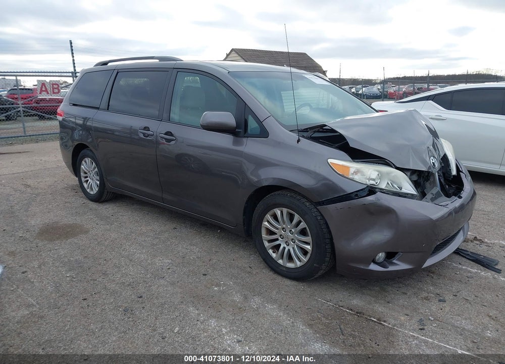 2011 TOYOTA SIENNA XLE V6 VIN: 5TDYK3DC8BS015848