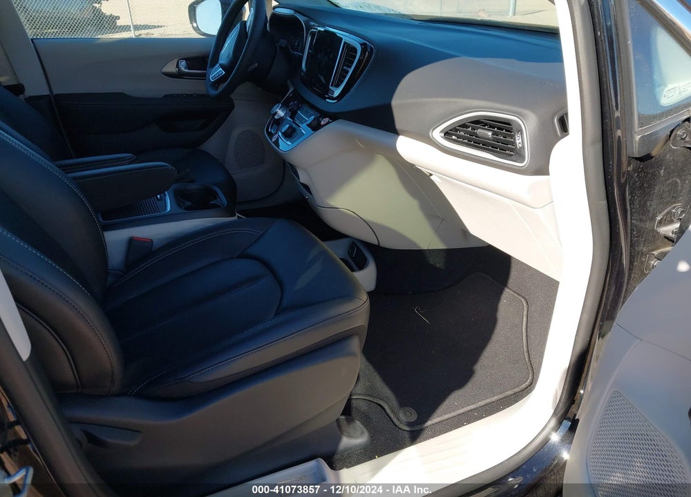 2024 CHRYSLER PACIFICA TOURING L VIN: 2C4RC1BG8RR155011