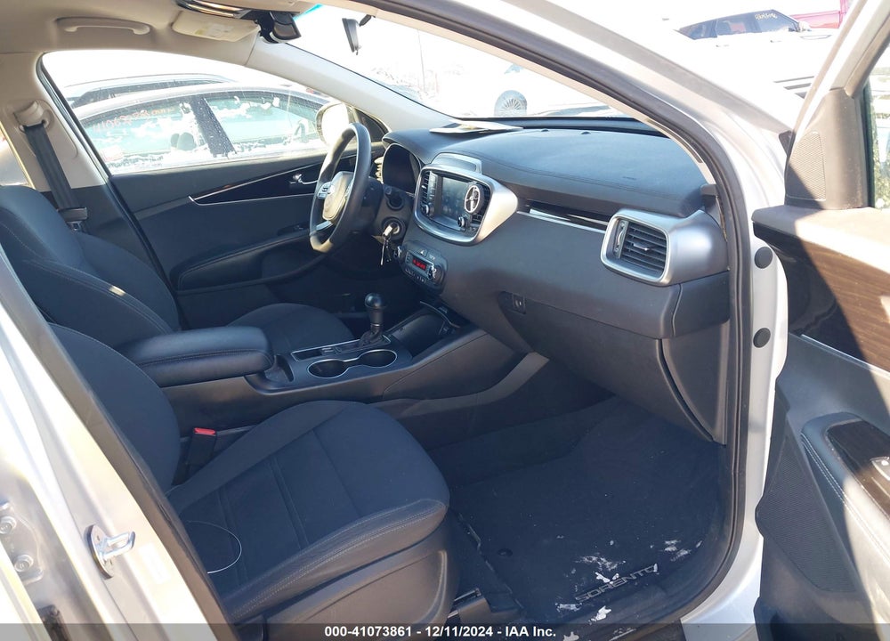 2019 KIA SORENTO 3.3L LX VIN: 5XYPGDA56KG483406