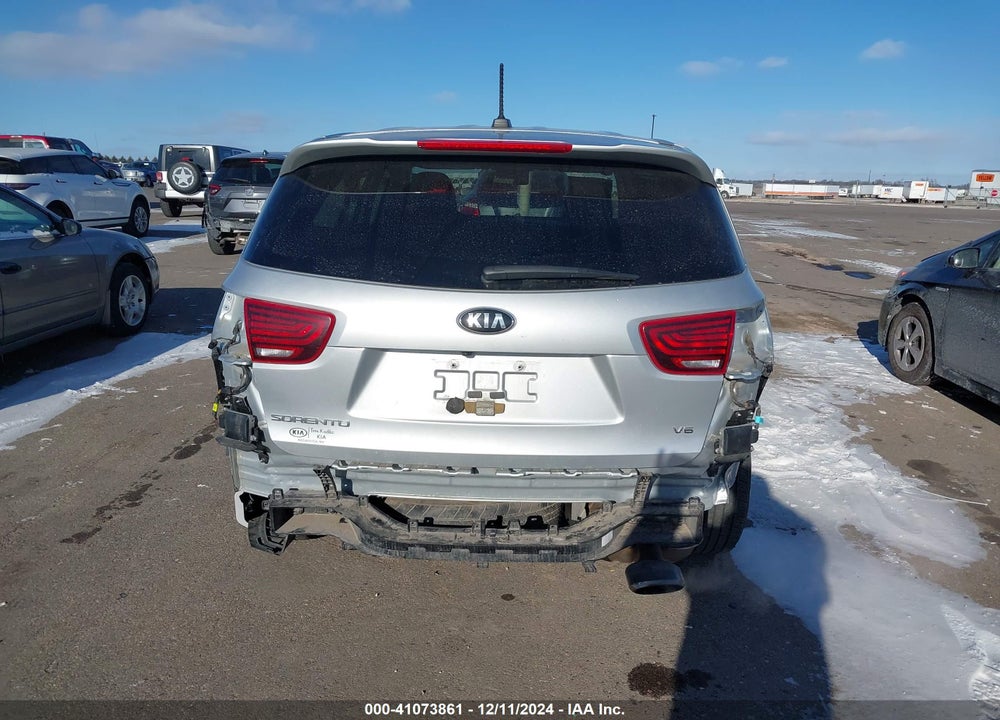 2019 KIA SORENTO 3.3L LX VIN: 5XYPGDA56KG483406