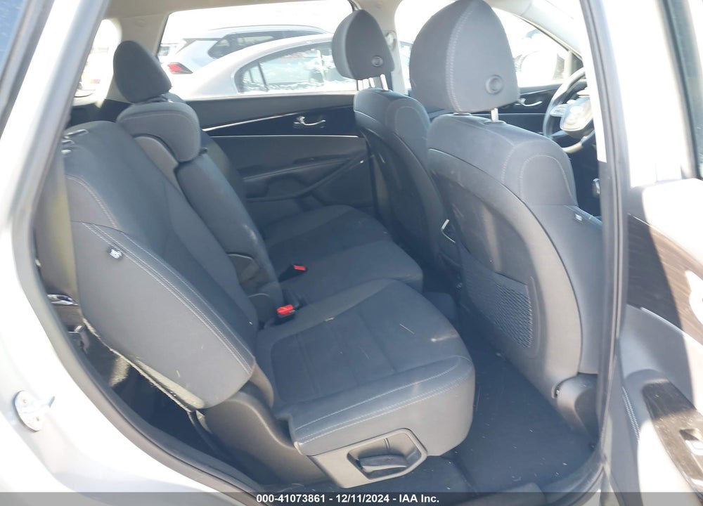 2019 KIA SORENTO 3.3L LX VIN: 5XYPGDA56KG483406