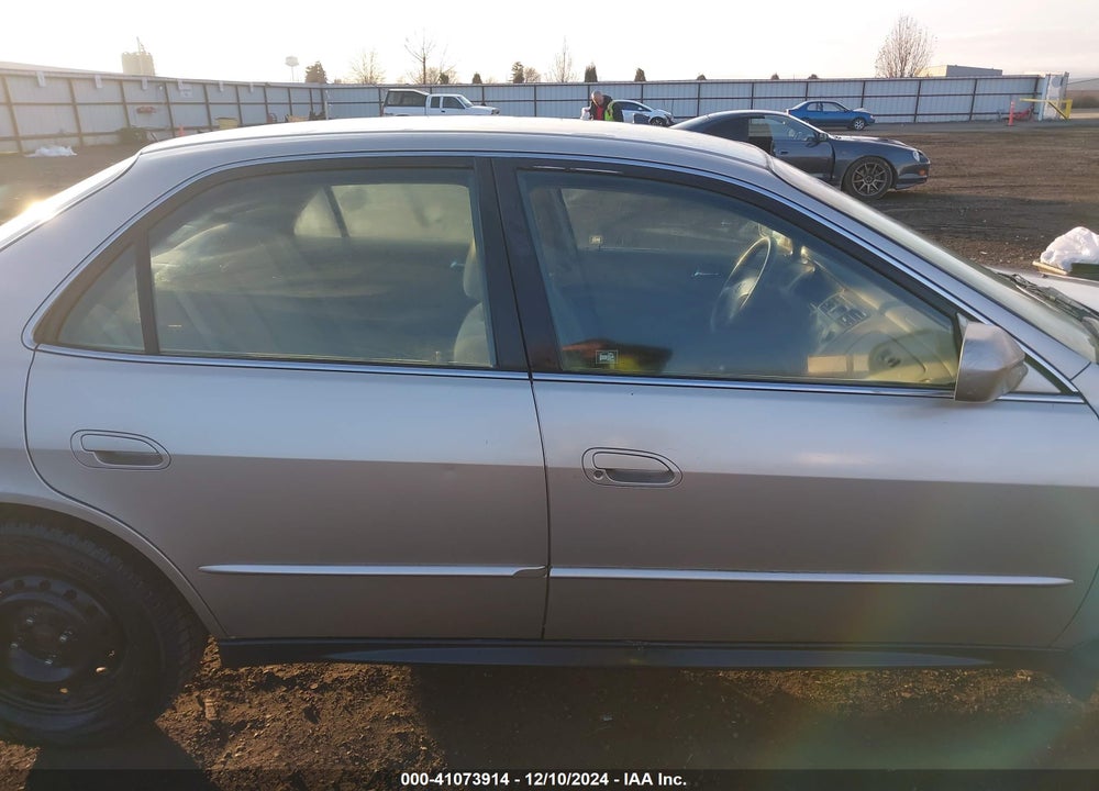 2001 HONDA ACCORD 2.3 LX VIN: JHMCG56481C015814