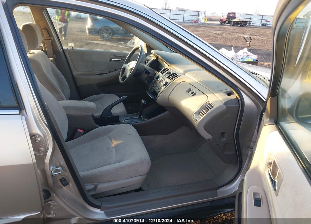 2001 HONDA ACCORD 2.3 LX VIN: JHMCG56481C015814