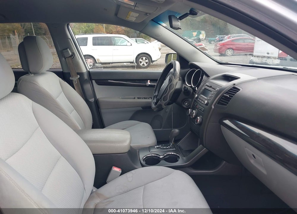 2013 KIA SORENTO LX VIN: 5XYKT3A17DG316262