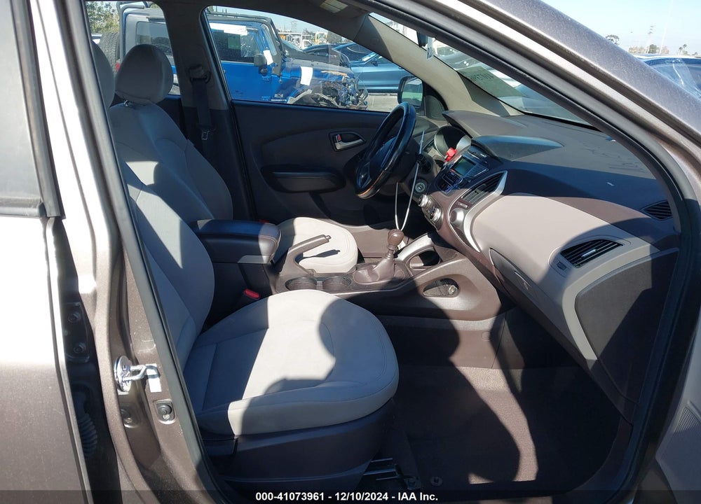 2010 HYUNDAI TUCSON GLS VIN: KM8JT3AC1AU086771