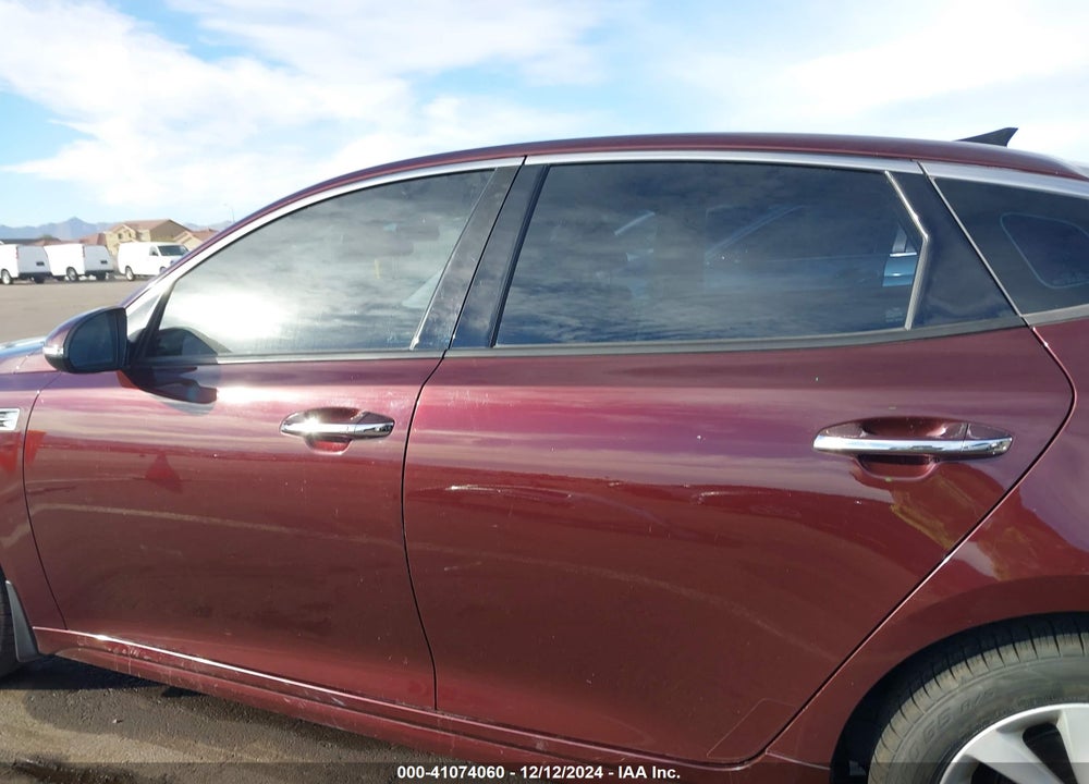 2018 KIA OPTIMA VIN: 5XXGU4L33JG218322