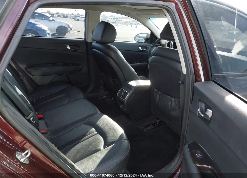 2018 KIA OPTIMA VIN: 5XXGU4L33JG218322