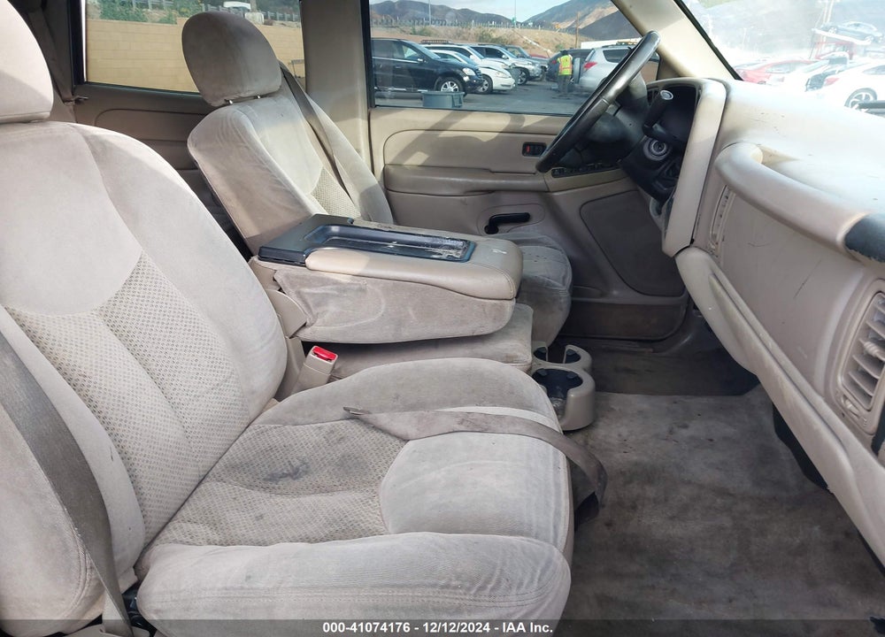 2004 CHEVROLET TAHOE LS VIN: 1GNEC13V44R251882