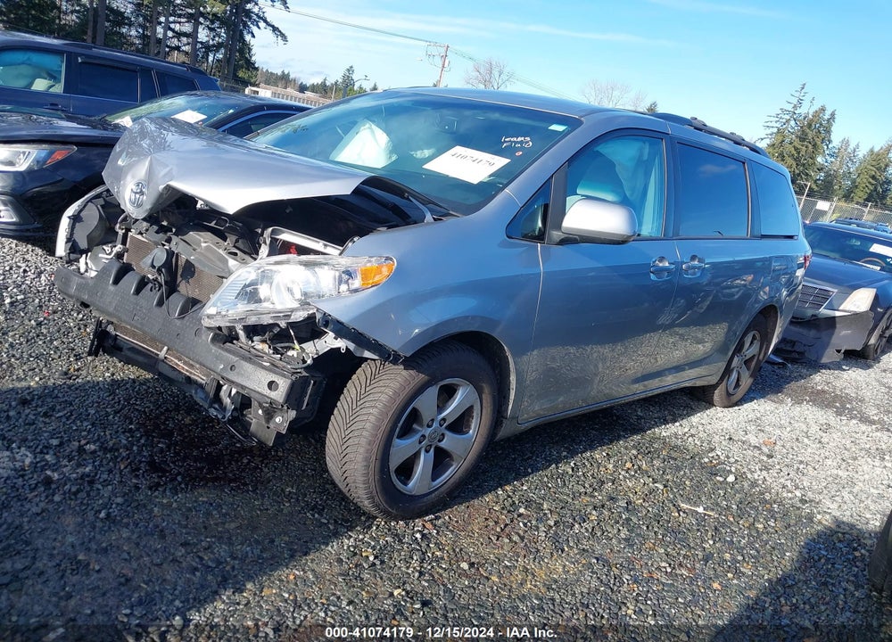 2017 TOYOTA SIENNA LE 8 PASSENGER VIN: 5TDKZ3DC3HS844028