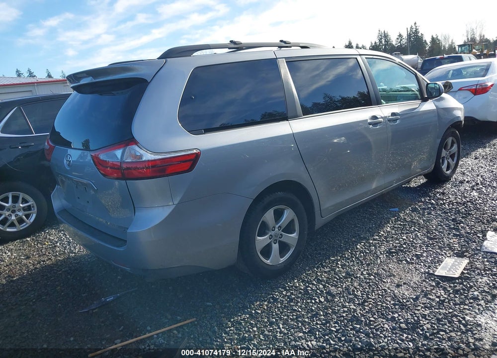 2017 TOYOTA SIENNA LE 8 PASSENGER VIN: 5TDKZ3DC3HS844028