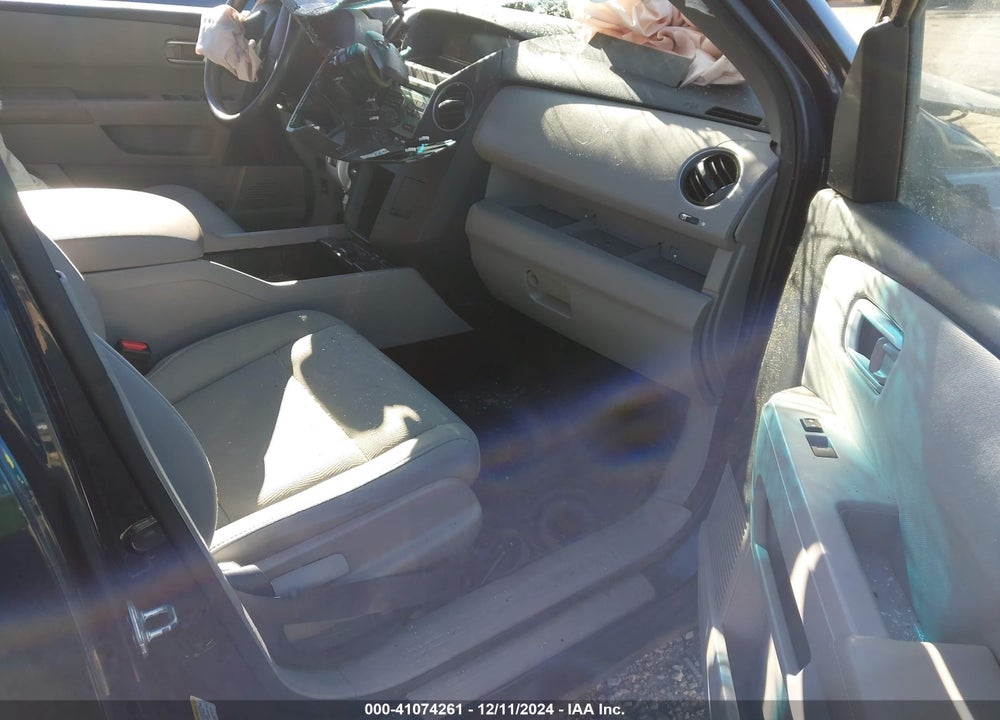 2011 HONDA PILOT LX VIN: 5FNYF3H27BB046549