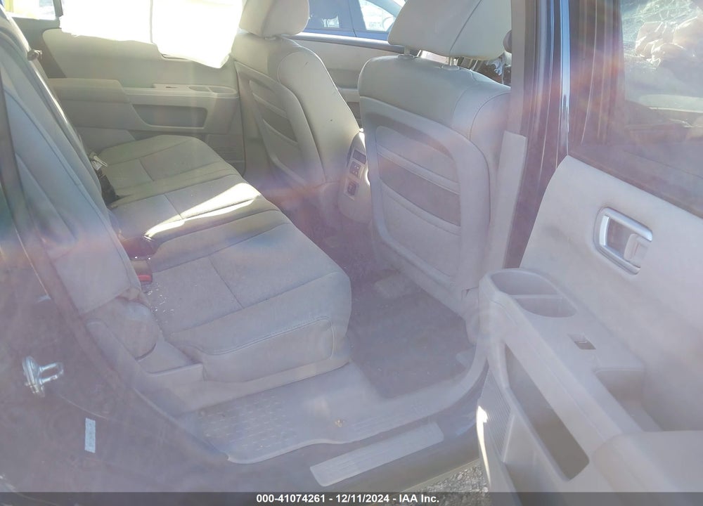 2011 HONDA PILOT LX VIN: 5FNYF3H27BB046549