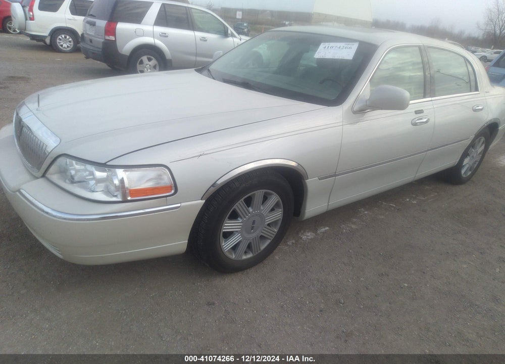 2004 LINCOLN TOWN CAR ULTIMATE VIN: 1LNHM83WX4Y652021