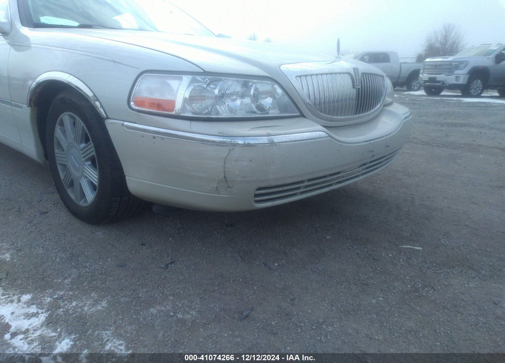 2004 LINCOLN TOWN CAR ULTIMATE VIN: 1LNHM83WX4Y652021