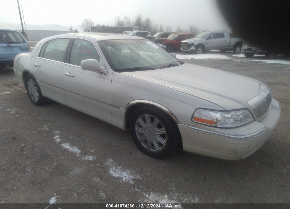 2004 LINCOLN TOWN CAR ULTIMATE VIN: 1LNHM83WX4Y652021