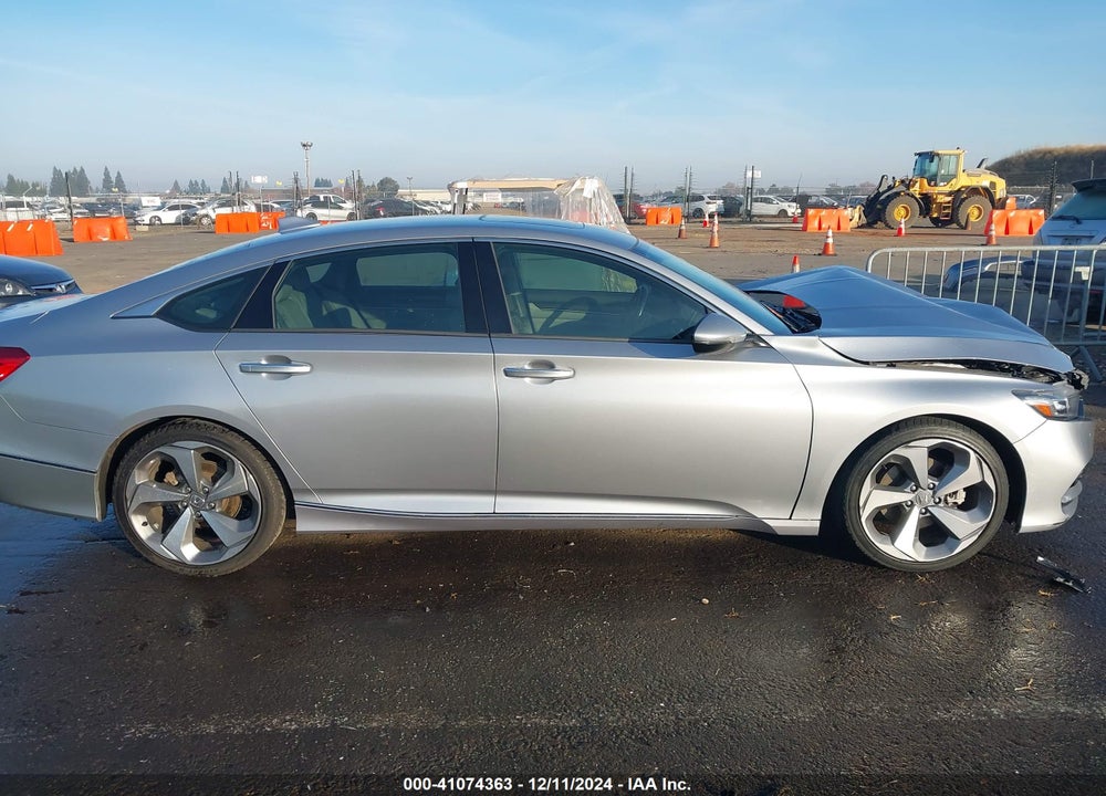 2018 HONDA ACCORD TOURING VIN: 1HGCV1F92JA077752