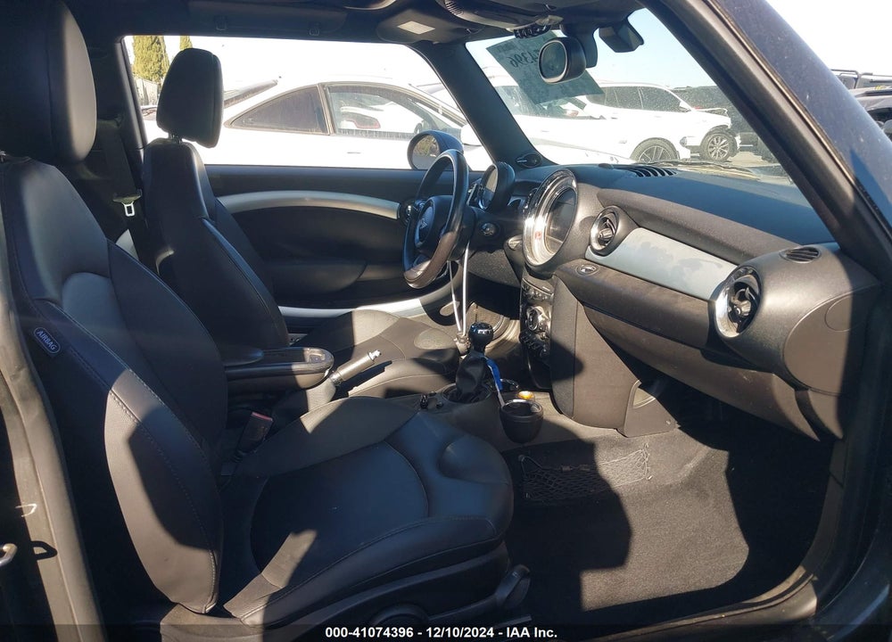 2012 MINI COOPER S VIN: WMWSV3C55CTY27687