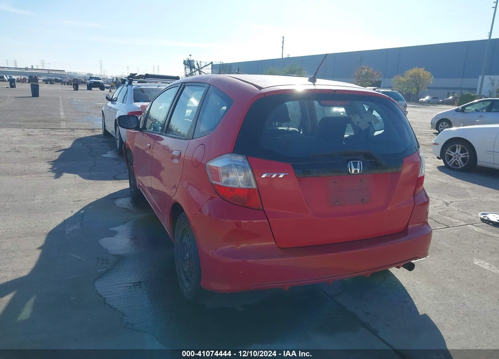 2011 HONDA FIT VIN: JHMGE8H3XBC023024