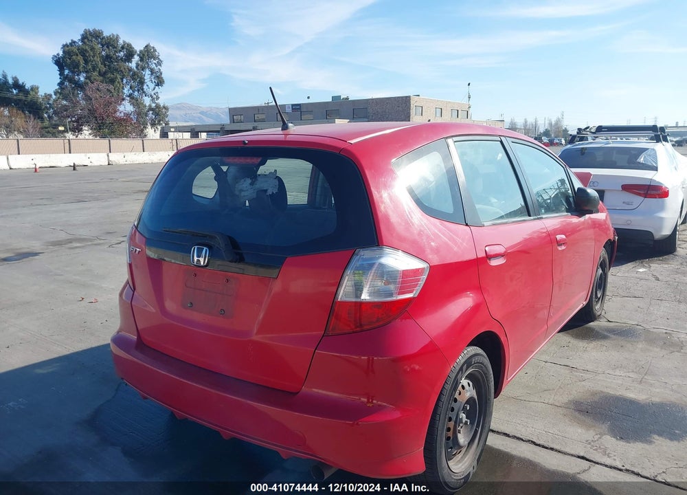2011 HONDA FIT VIN: JHMGE8H3XBC023024