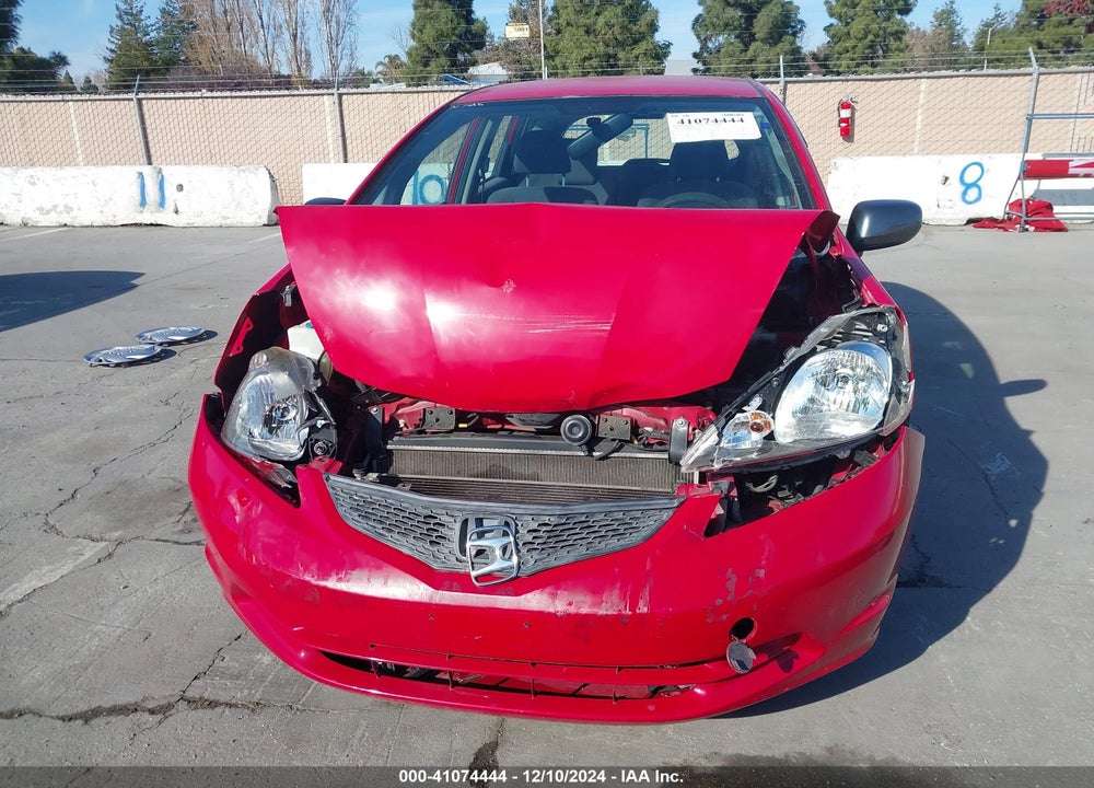 2011 HONDA FIT VIN: JHMGE8H3XBC023024