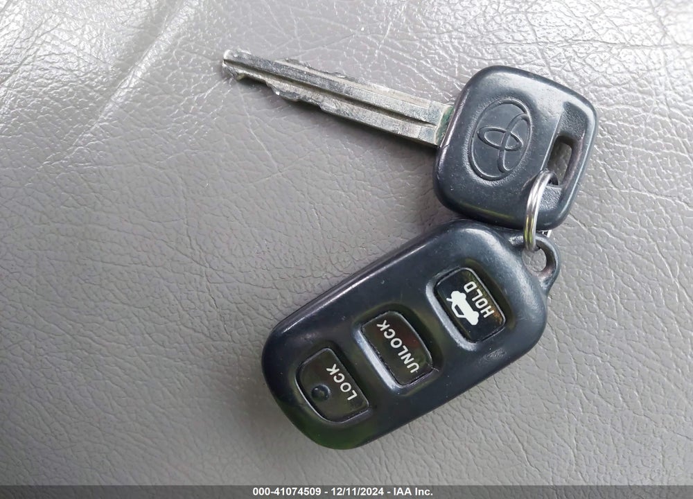 2005 TOYOTA CAMRY LE VIN: 4T1BE32K55U512553