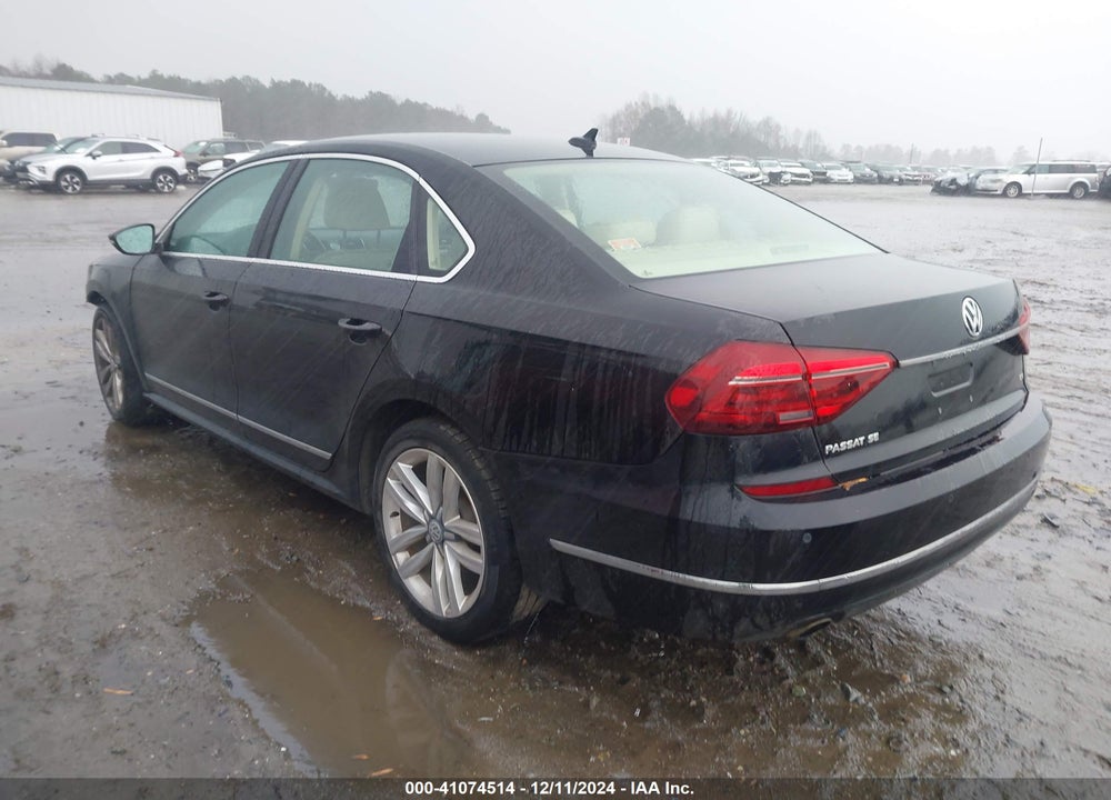 2017 VOLKSWAGEN PASSAT VIN: 1VWGT7A33HC081221
