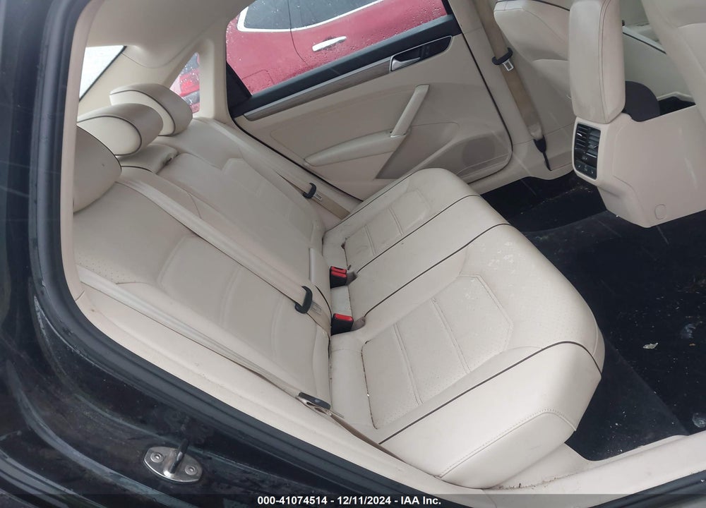 2017 VOLKSWAGEN PASSAT VIN: 1VWGT7A33HC081221