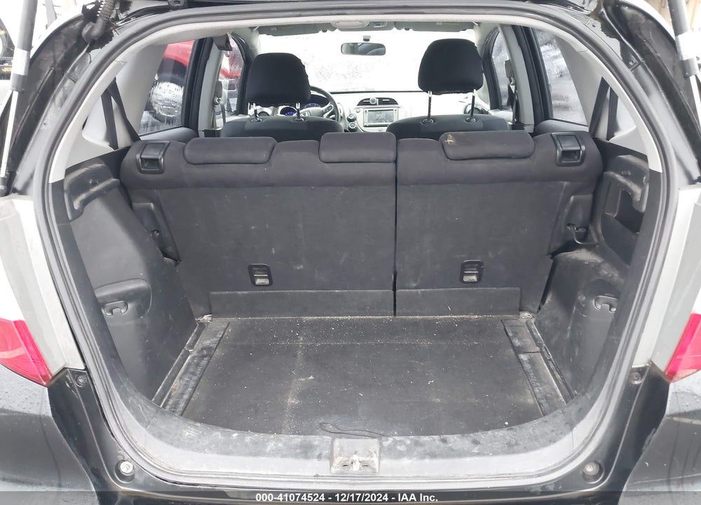 2010 HONDA FIT VIN: JHMGE8H62AC040456