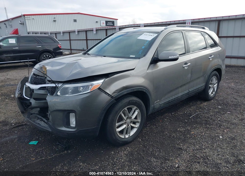 2015 KIA SORENTO LX VIN: 5XYKTCA63FG594803