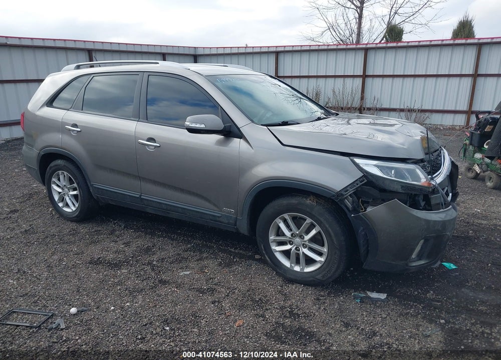 2015 KIA SORENTO LX VIN: 5XYKTCA63FG594803