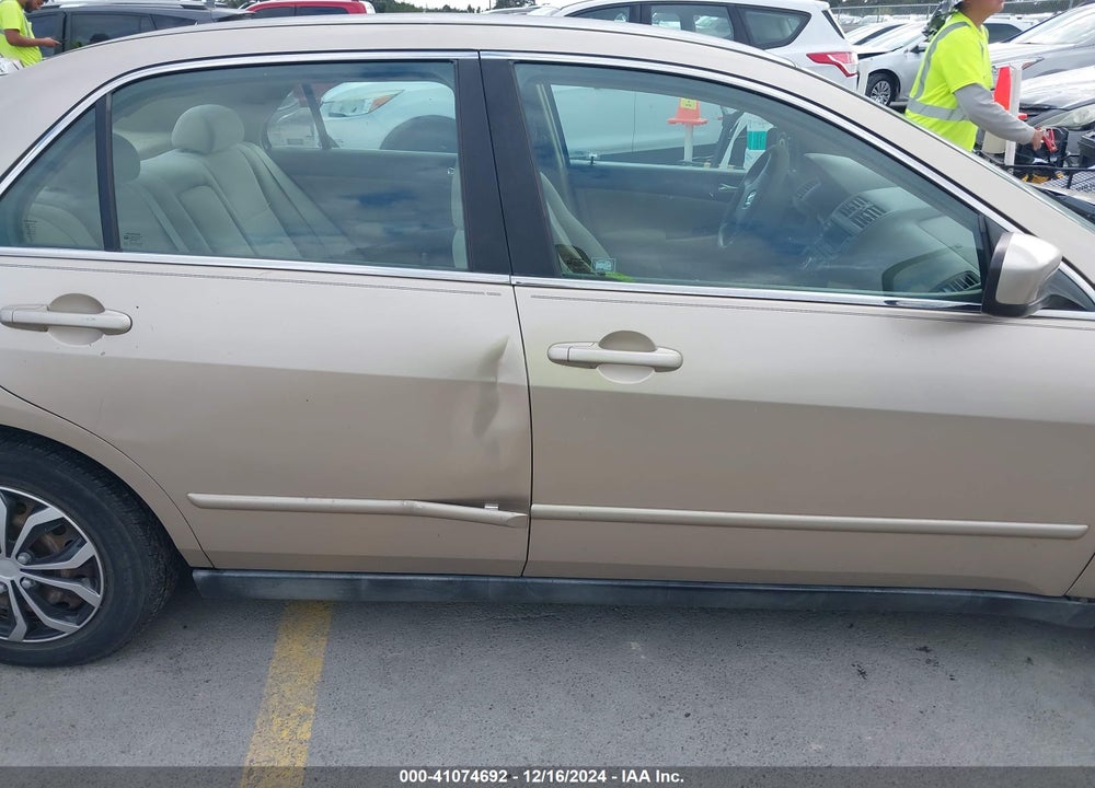 2004 HONDA ACCORD 2.4 LX VIN: 1HGCM56324A016038