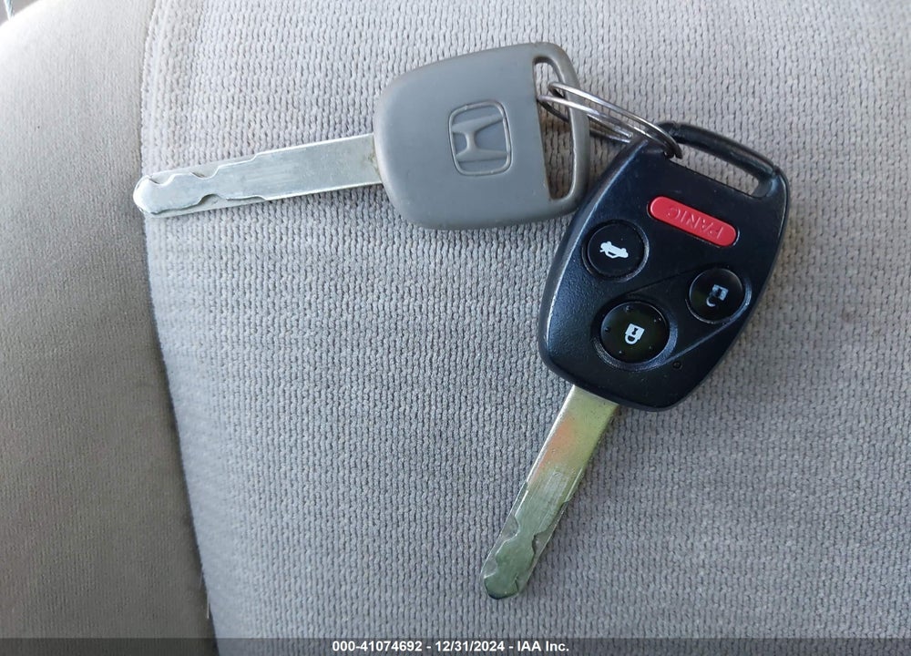 2004 HONDA ACCORD 2.4 LX VIN: 1HGCM56324A016038