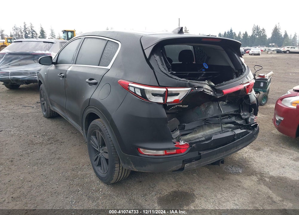 2018 KIA SPORTAGE LX VIN: KNDPMCAC0J7469305