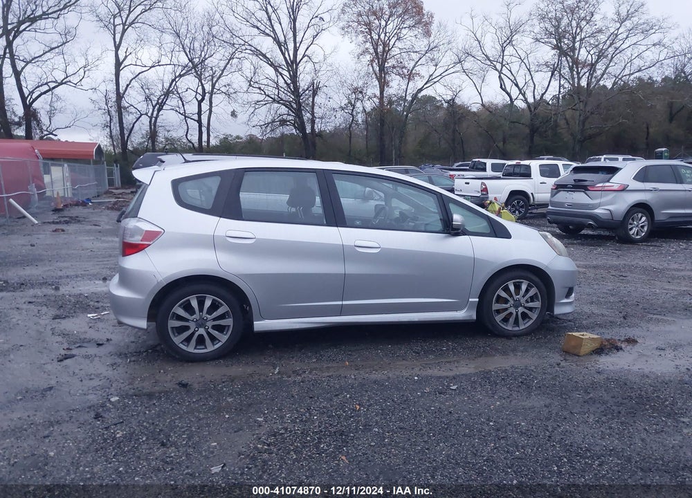 2013 HONDA FIT SPORT VIN: JHMGE8H53DC031910