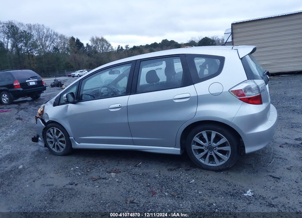 2013 HONDA FIT SPORT VIN: JHMGE8H53DC031910