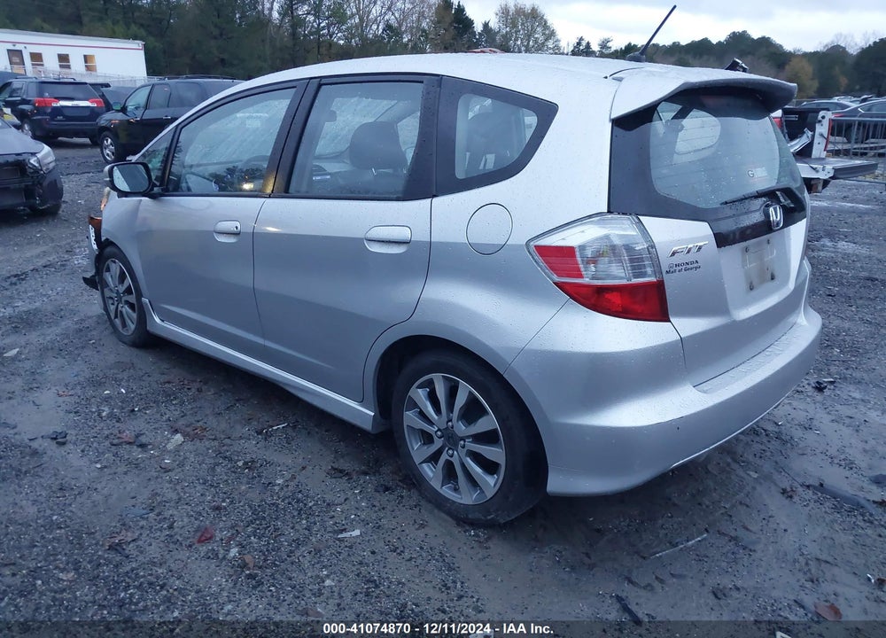 2013 HONDA FIT SPORT VIN: JHMGE8H53DC031910