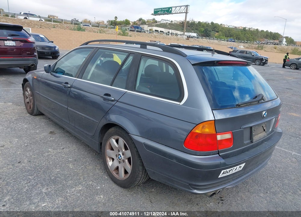 2003 BMW 325IT VIN: WBAAX13483PJ00425