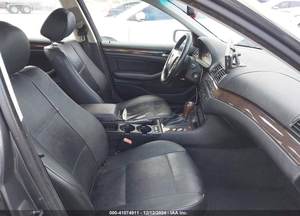 2003 BMW 325IT VIN: WBAAX13483PJ00425