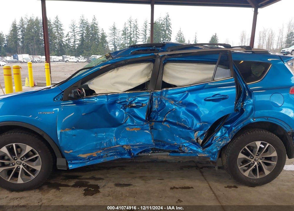 2017 TOYOTA RAV4 HYBRID XLE VIN: JTMRJREV5HD139879