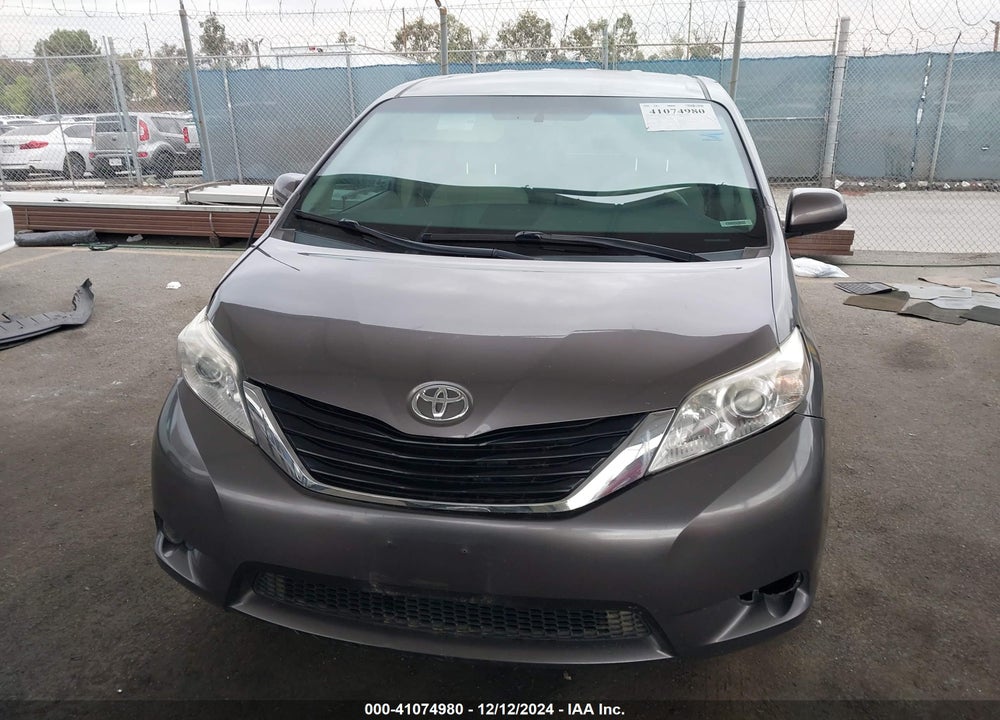 2014 TOYOTA SIENNA LE V6 7 PASSENGER AUTO ACCESS SEAT/LE V6 7 PASSENGER MOBILITY/LE V6 8 PASSENGER VIN: 5TDKK3DC3ES438086