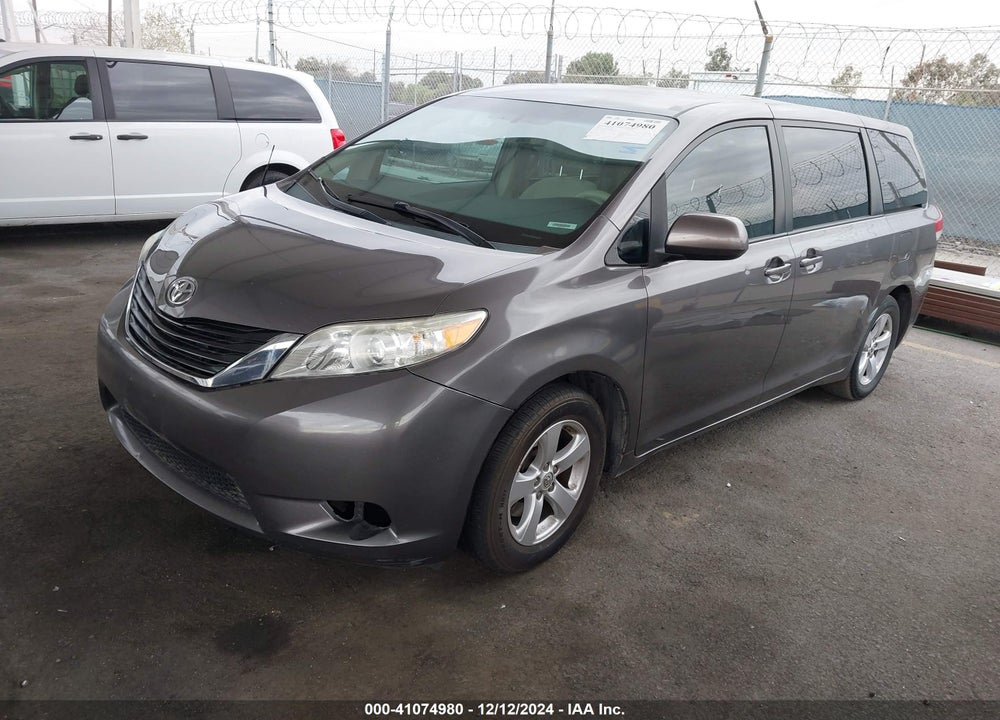 2014 TOYOTA SIENNA LE V6 7 PASSENGER AUTO ACCESS SEAT/LE V6 7 PASSENGER MOBILITY/LE V6 8 PASSENGER VIN: 5TDKK3DC3ES438086