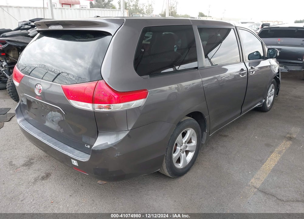 2014 TOYOTA SIENNA LE V6 7 PASSENGER AUTO ACCESS SEAT/LE V6 7 PASSENGER MOBILITY/LE V6 8 PASSENGER VIN: 5TDKK3DC3ES438086