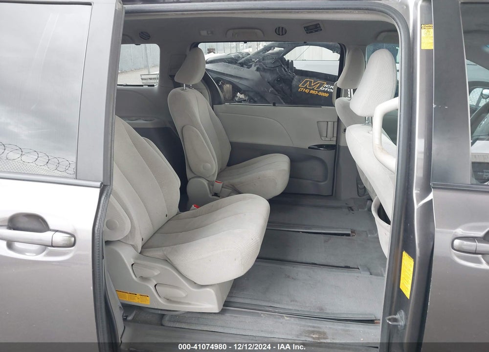 2014 TOYOTA SIENNA LE V6 7 PASSENGER AUTO ACCESS SEAT/LE V6 7 PASSENGER MOBILITY/LE V6 8 PASSENGER VIN: 5TDKK3DC3ES438086