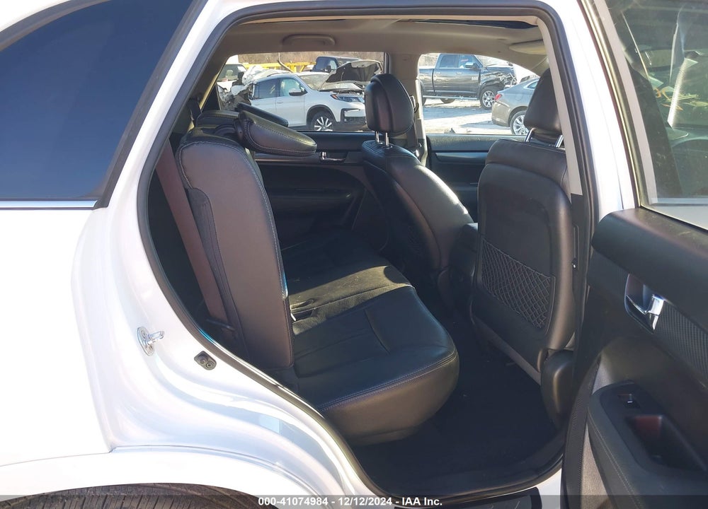 2011 KIA SORENTO SX V6 VIN: 5XYKWDA25BG162430