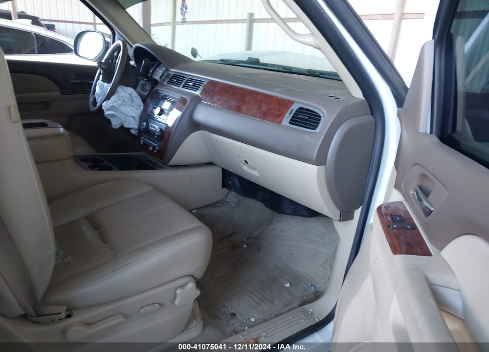 2011 CHEVROLET TAHOE LS VIN: 1GNSCAE06BR268913