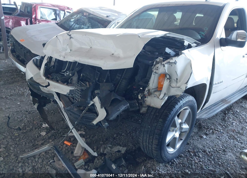 2011 CHEVROLET TAHOE LS VIN: 1GNSCAE06BR268913