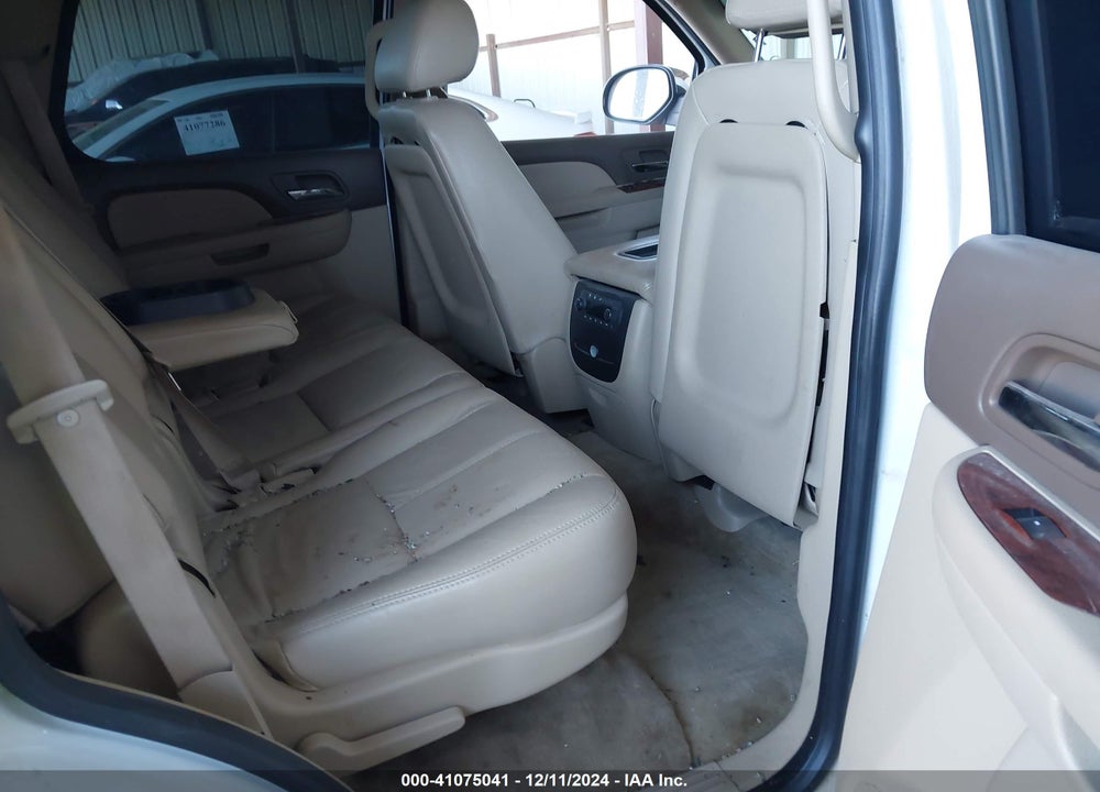 2011 CHEVROLET TAHOE LS VIN: 1GNSCAE06BR268913