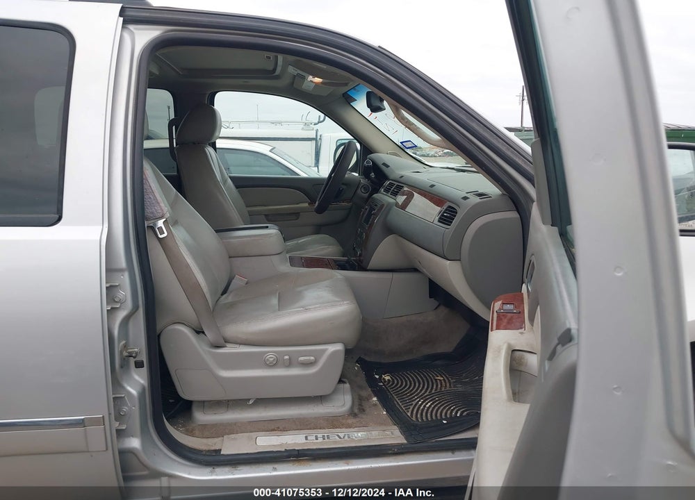 2011 CHEVROLET SUBURBAN 1500 LTZ VIN: 1GNSCKE01BR196931