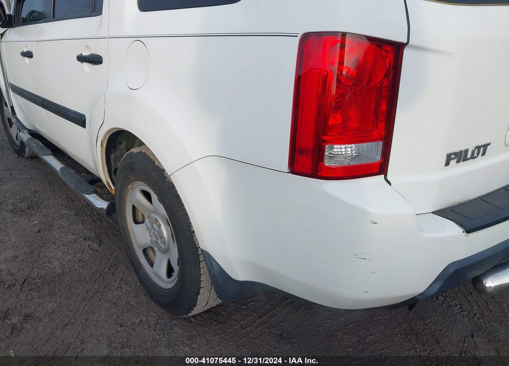 2010 HONDA PILOT LX VIN: 5FNYF4H23AB006330