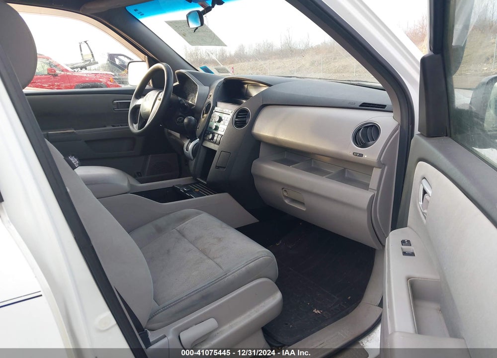 2010 HONDA PILOT LX VIN: 5FNYF4H23AB006330